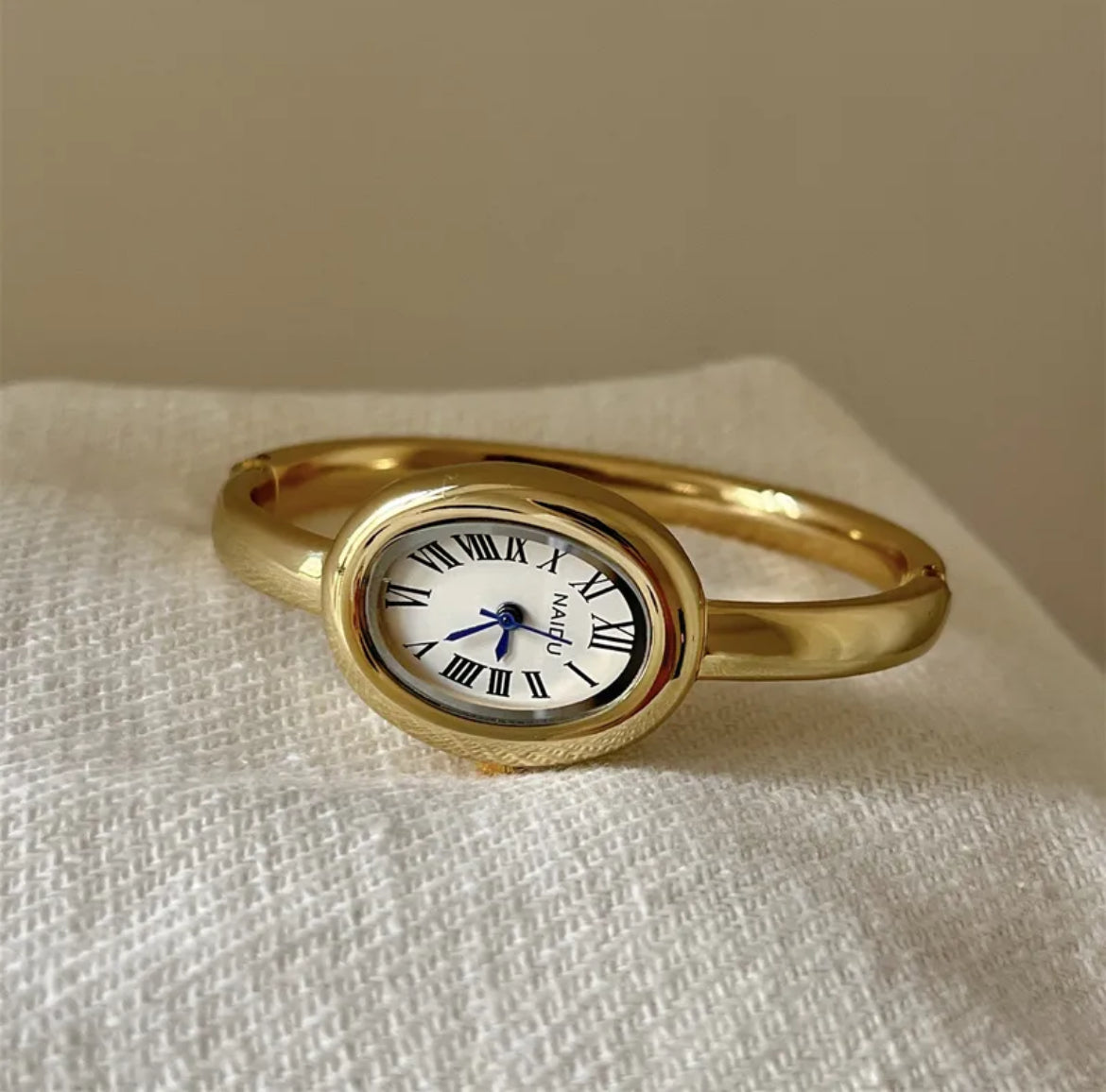 Aera watch