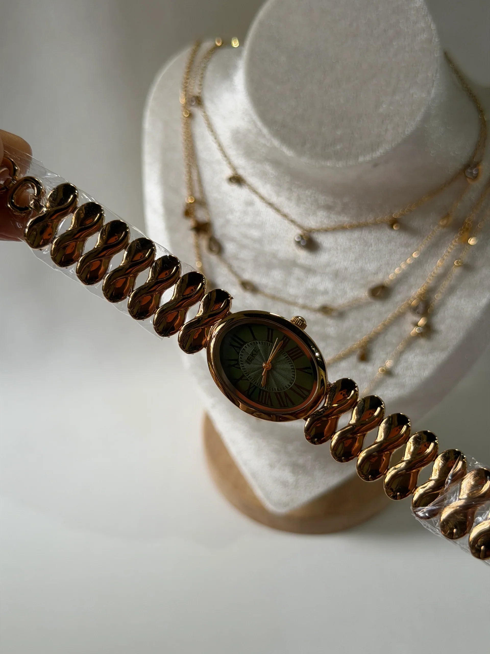 Emerald luxe watch